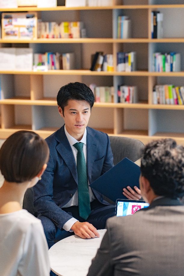 Financial Advisor meeting with couple